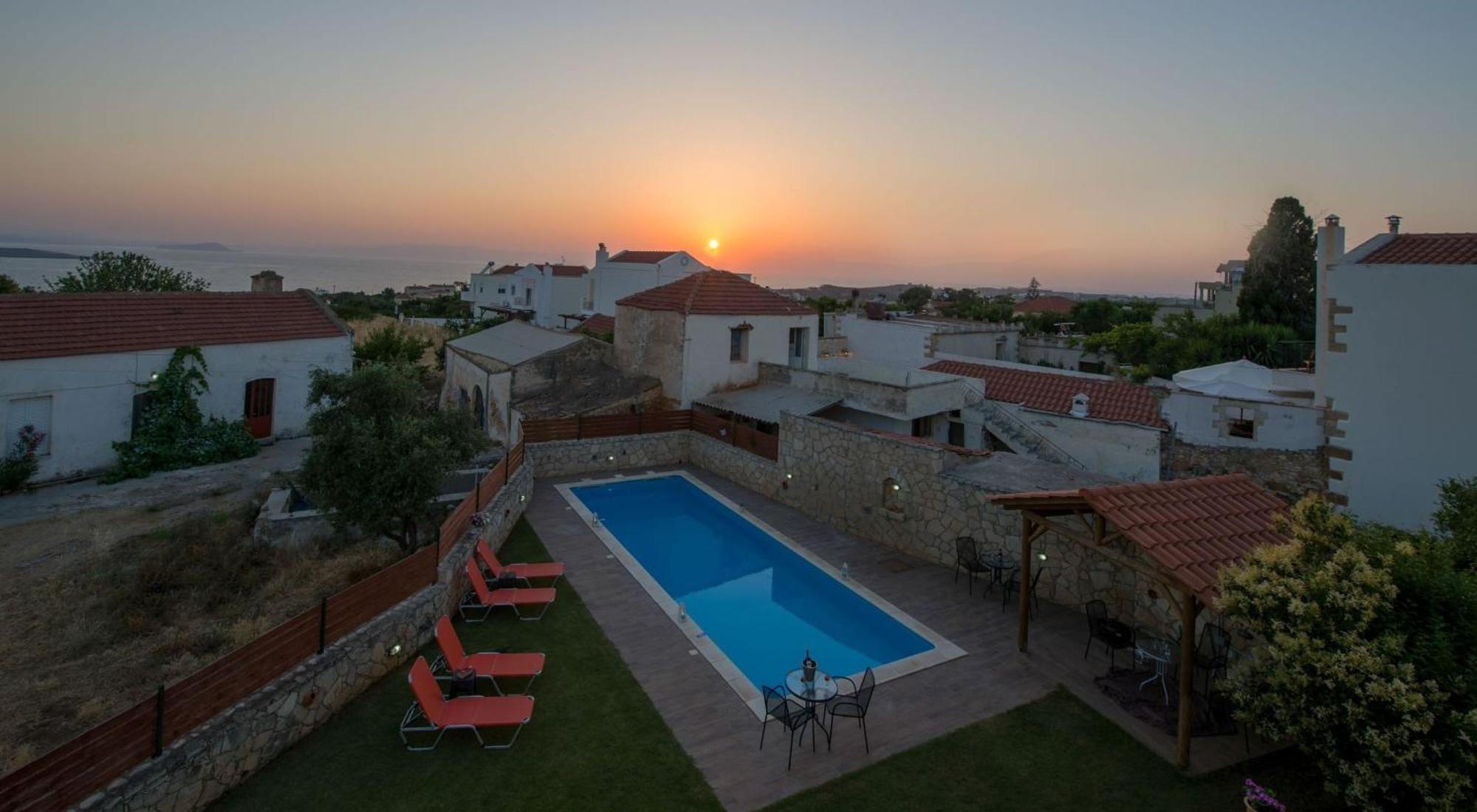 Skandalis Apartments With Pool Chorafakia Esterno foto