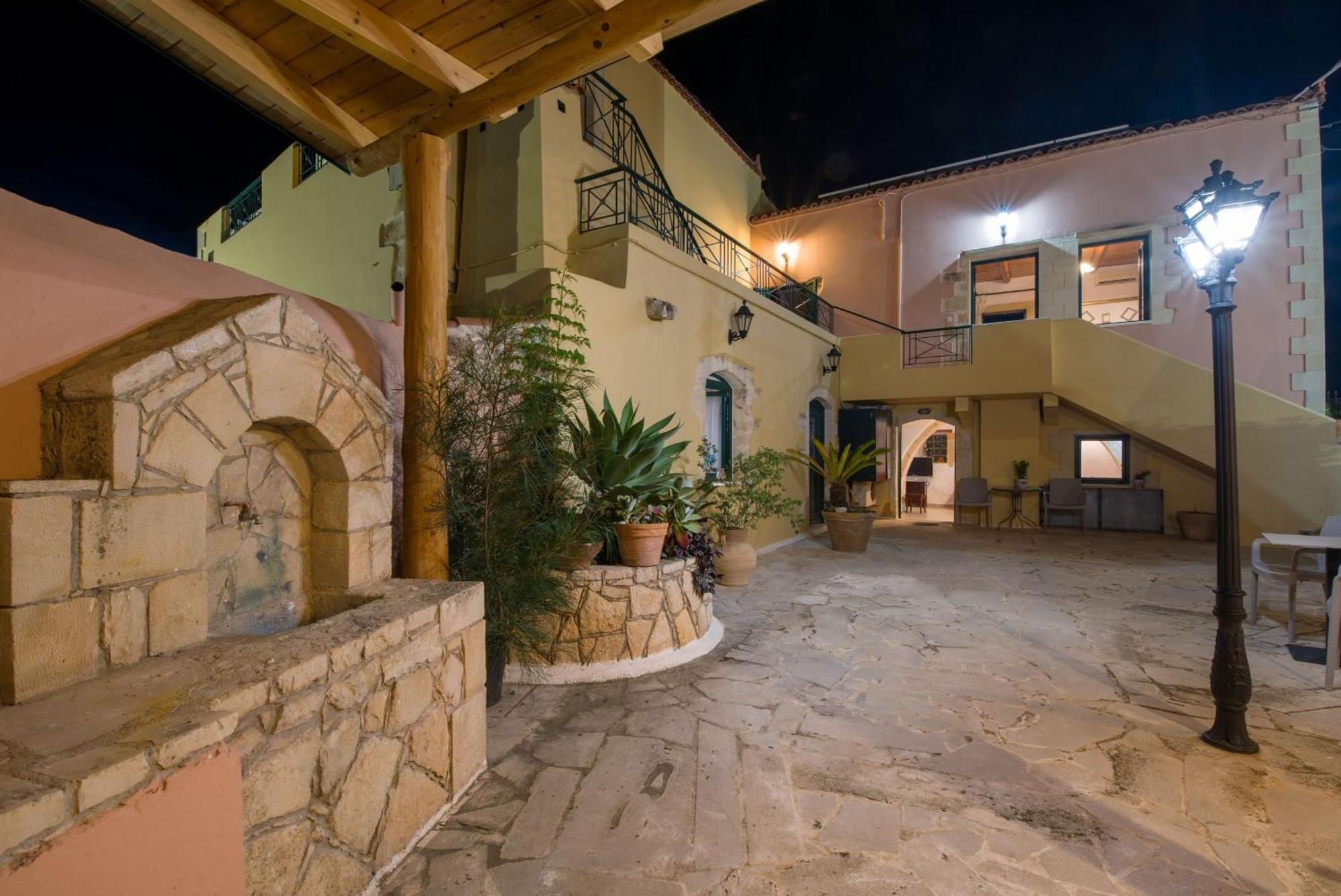 Skandalis Apartments With Pool Chorafakia Esterno foto
