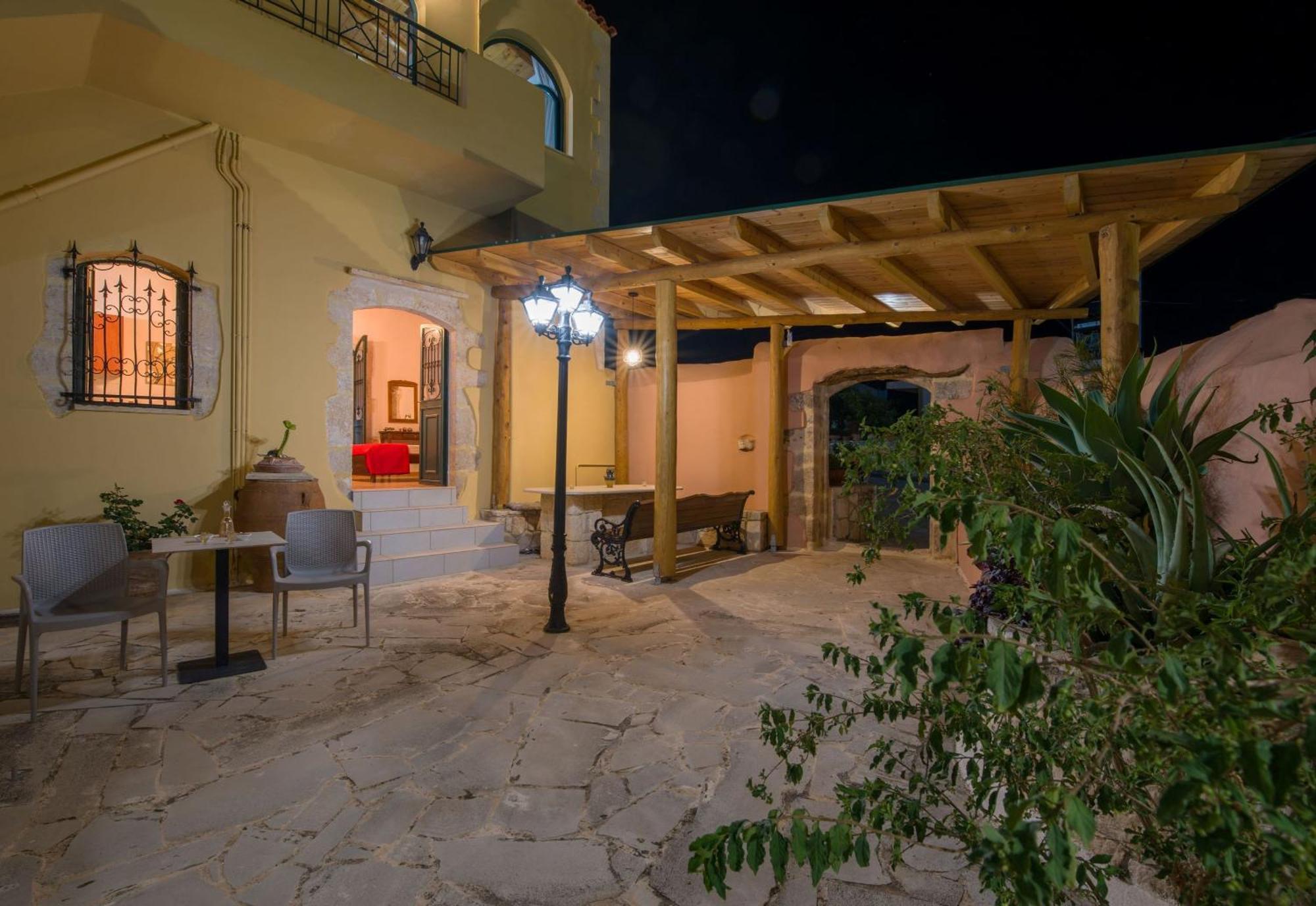 Skandalis Apartments With Pool Chorafakia Esterno foto