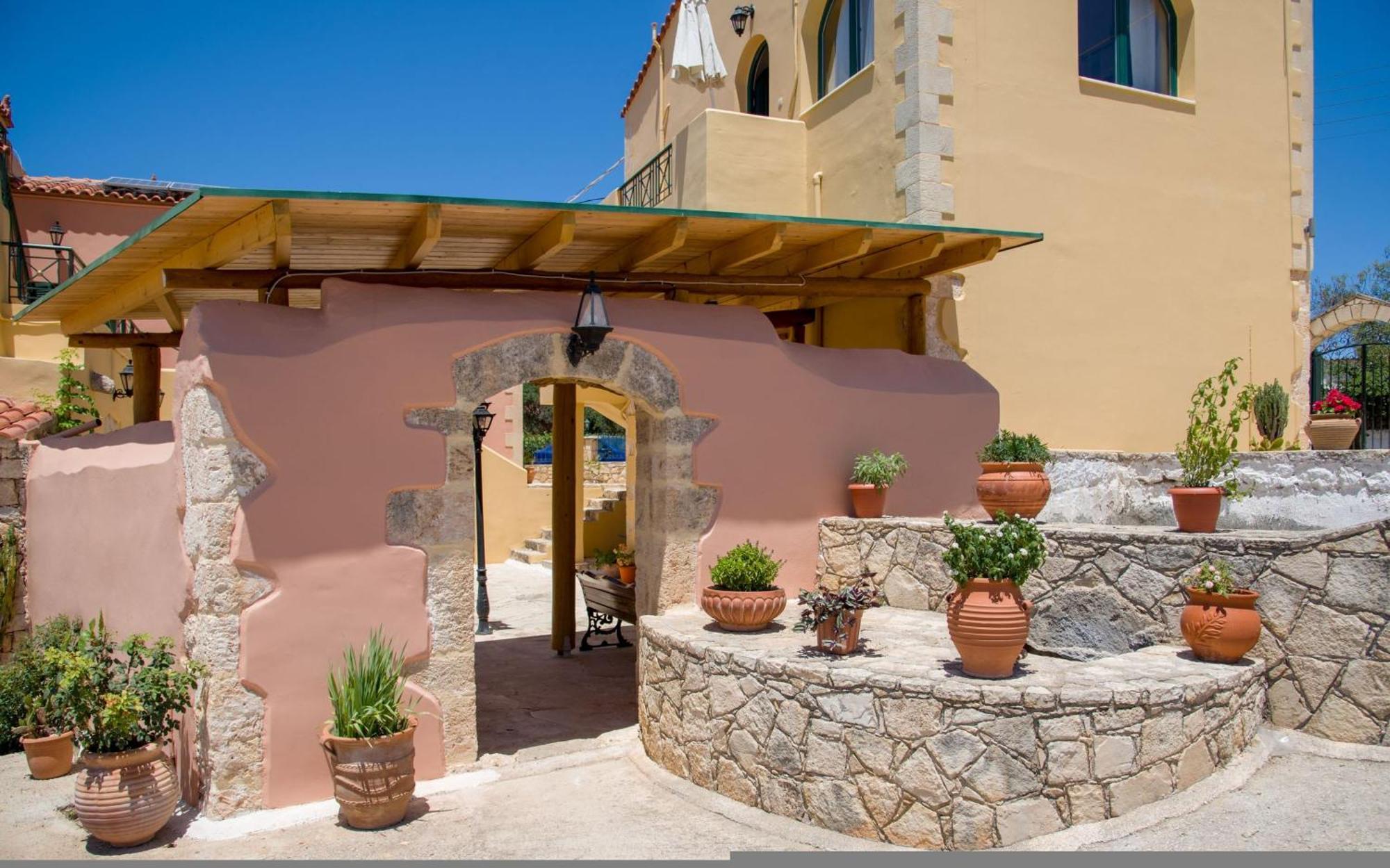 Skandalis Apartments With Pool Chorafakia Esterno foto