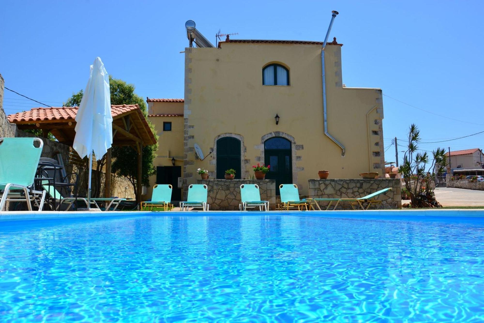 Skandalis Apartments With Pool Chorafakia Esterno foto