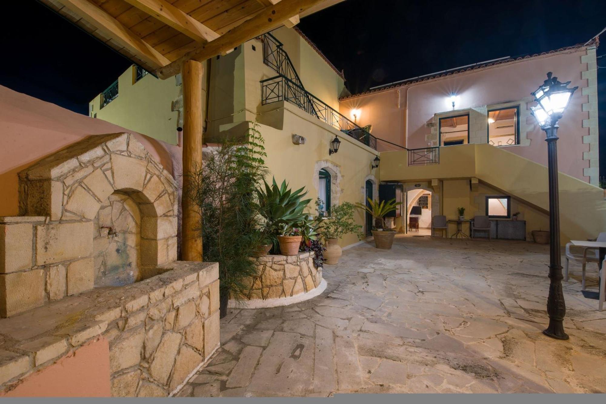 Skandalis Apartments With Pool Chorafakia Esterno foto
